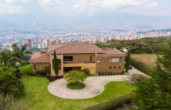 CASA CAMPESTRE EN VENTA MEDELLÍN EL POBLADO SECTOR LOS BALSOS