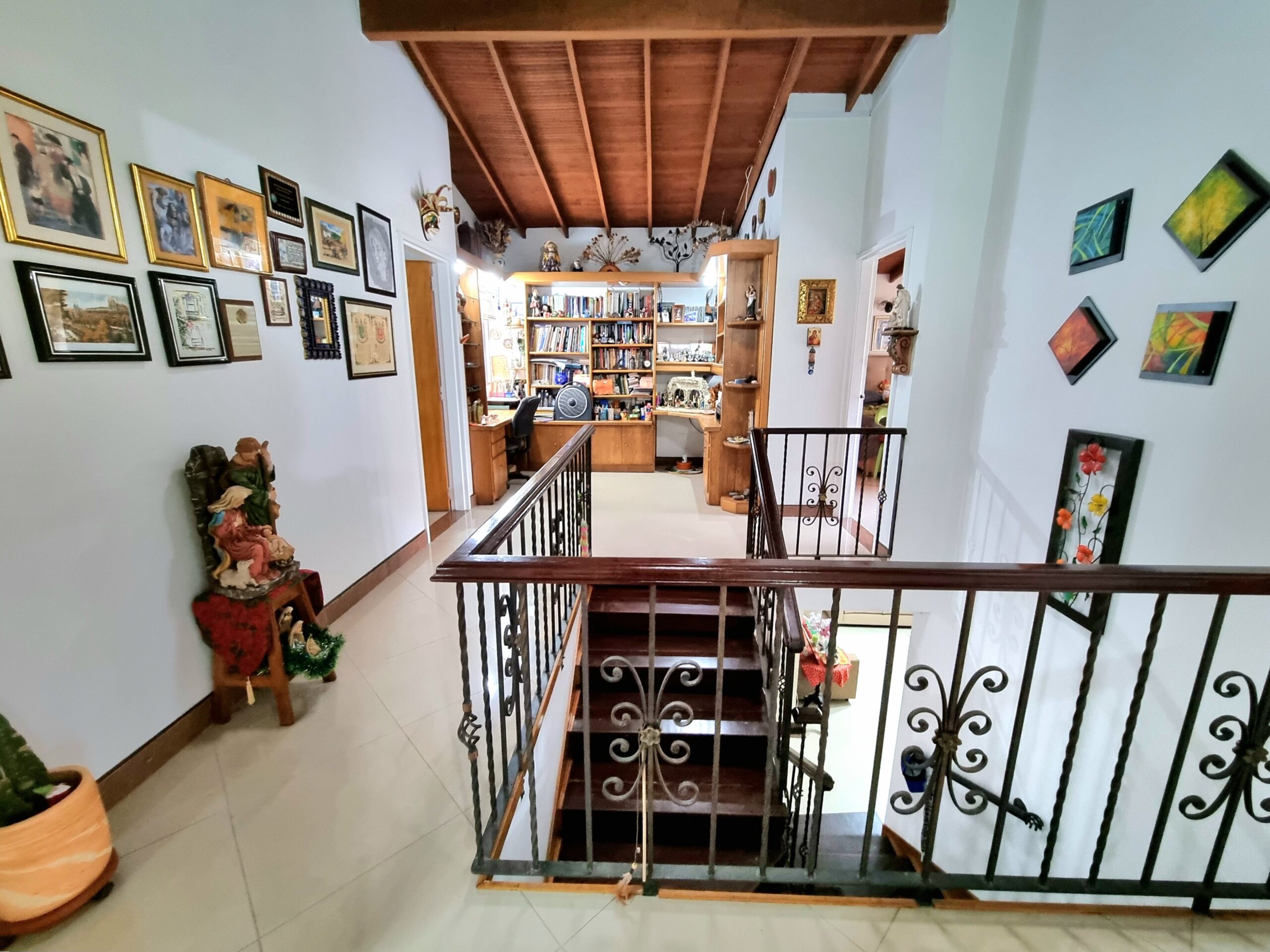 CASA 2 NIVELES EN VENTA MEDELLÍN LAURELES SECTOR LA CASTELLANA.