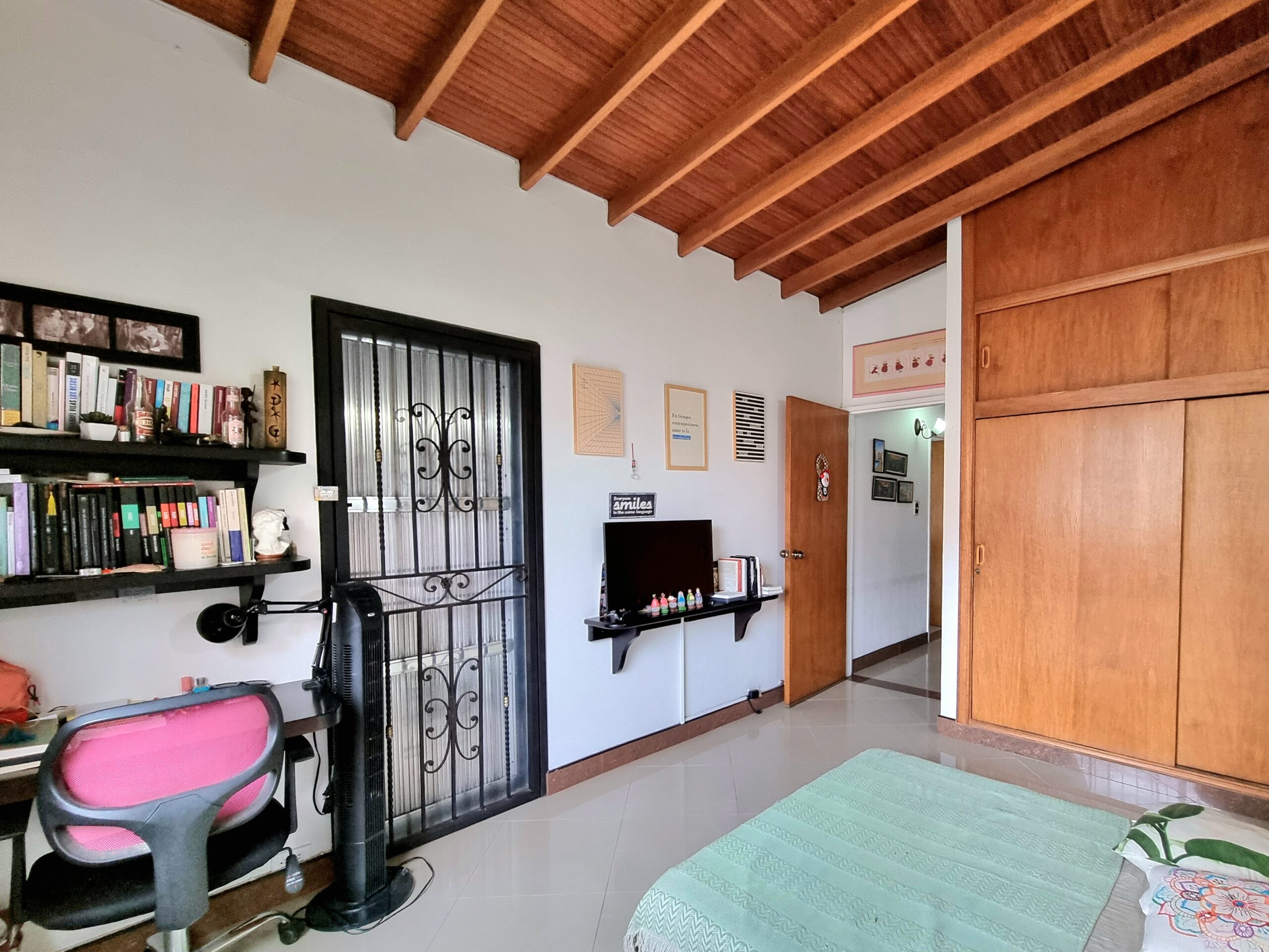 CASA 2 NIVELES EN VENTA MEDELLÍN LAURELES SECTOR LA CASTELLANA.