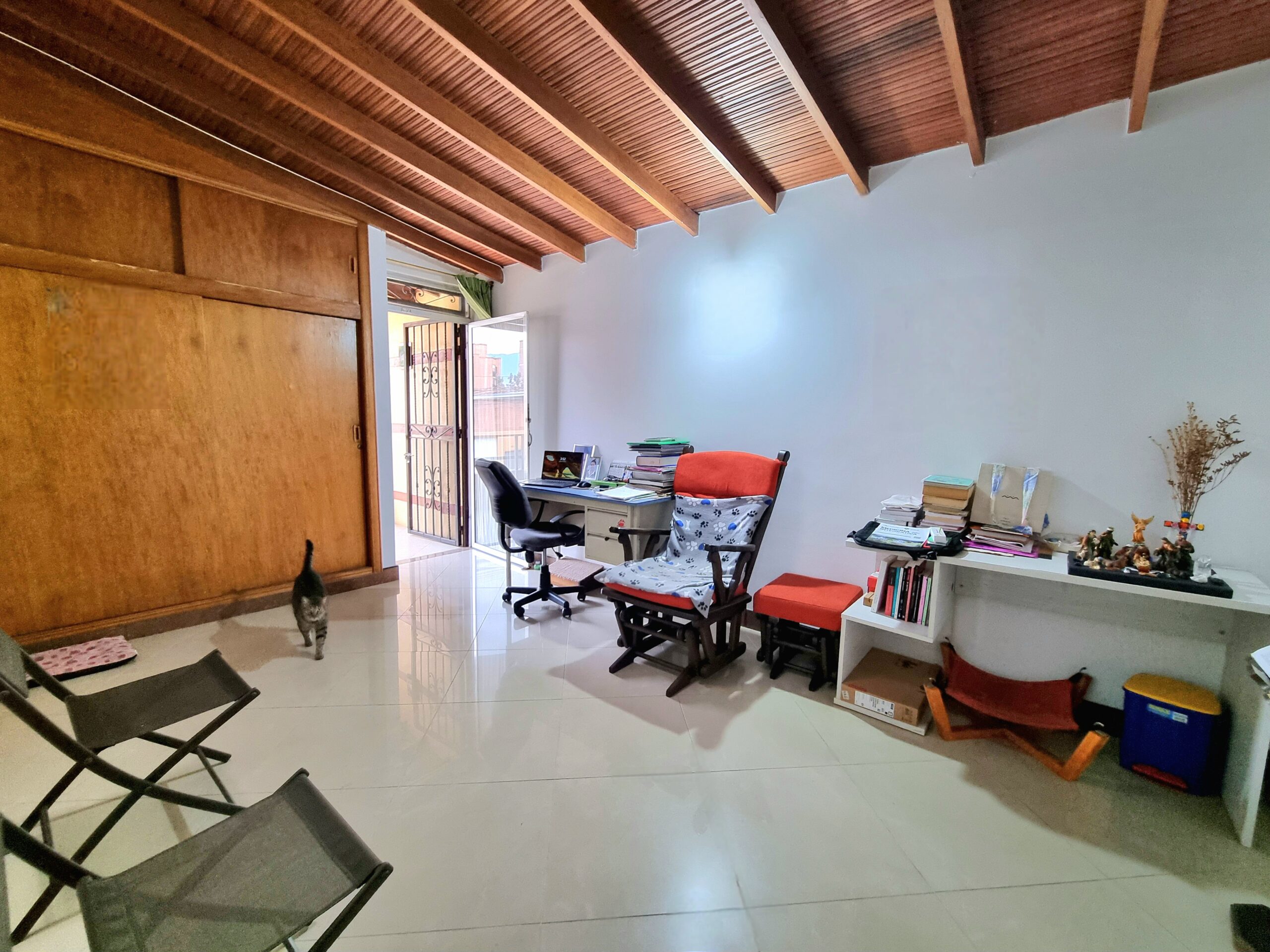 CASA 2 NIVELES EN VENTA MEDELLÍN LAURELES SECTOR LA CASTELLANA.